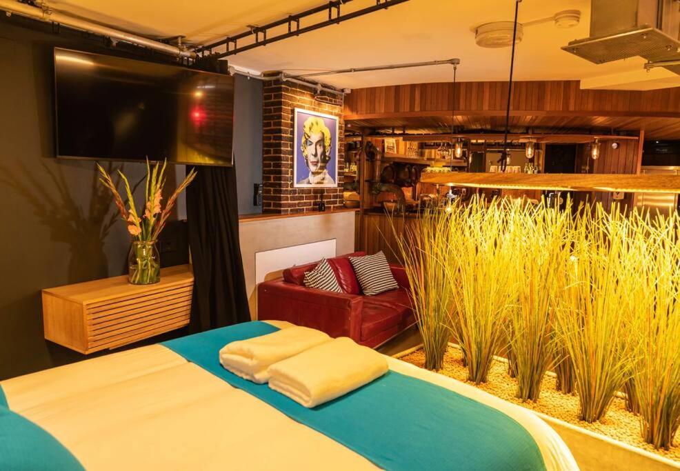 The Jazz Quarters, Southsea'S Hidden Gem Apartment Портсмът Екстериор снимка